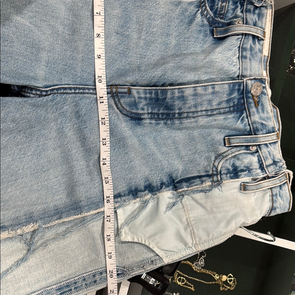 Frame Denim High Rise Blue Jeans with Subtle Distressing - Picture 9 of 10